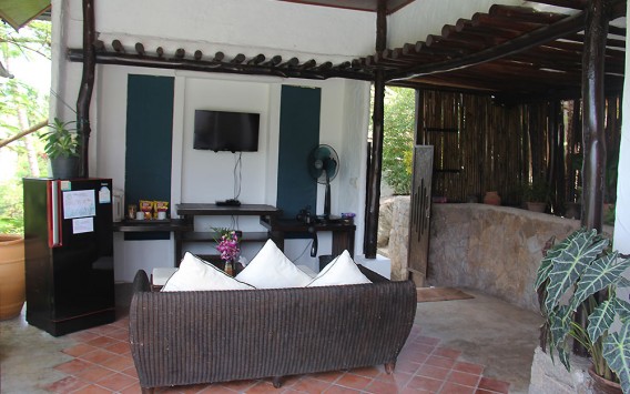 Outside Sitting Area 
